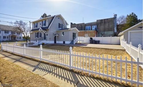 6 Levitt Ave, Bergenfield, NJ, 07621-1905 | Card Image