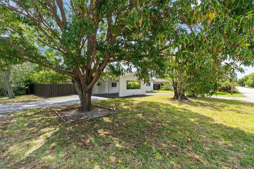 4460 Ne 13th Ter, Oakland Park, FL, 33334-4709 | Card Image