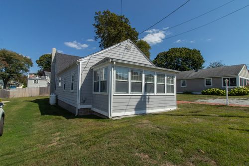 38 Mohican Rd, Old Saybrook, CT, 06475-2761 | Card Image