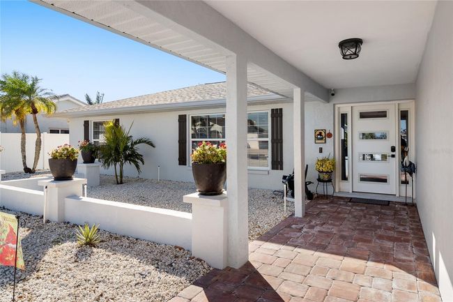6518 Senegal Palm Way, House other with 3 bedrooms, 2 bathrooms and null parking in APOLLO BEACH FL | Image 6