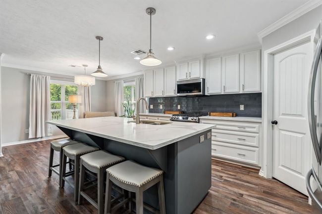 Large kitchen island | Image 8