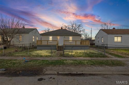 220 Victory Dr, East Alton, IL, 62024-1131 | Card Image