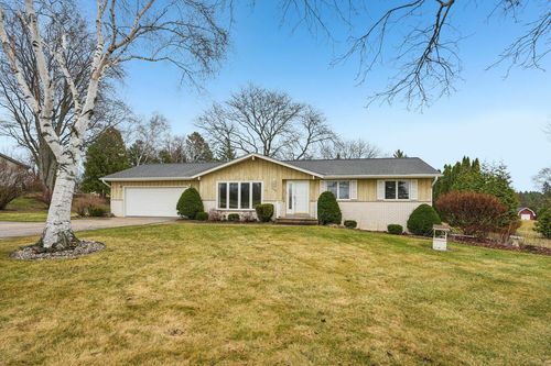 558 Horns Corners Road, Cedarburg, WI, 53012 | Card Image