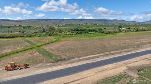 600 Thorp Landing Ln, Thorp, WA, 98946-3004 | Card Image