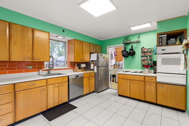 545 W Elm Park Ave, House other with 2 bedrooms, 1 bathrooms and 2 parking in Elmhurst IL | Image 9