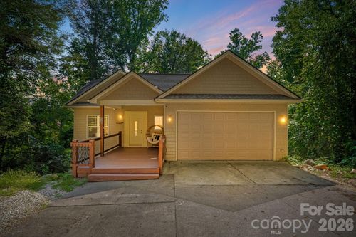 28 Greenbriar Rd, Black Mountain, NC, 28711-8778 | Card Image