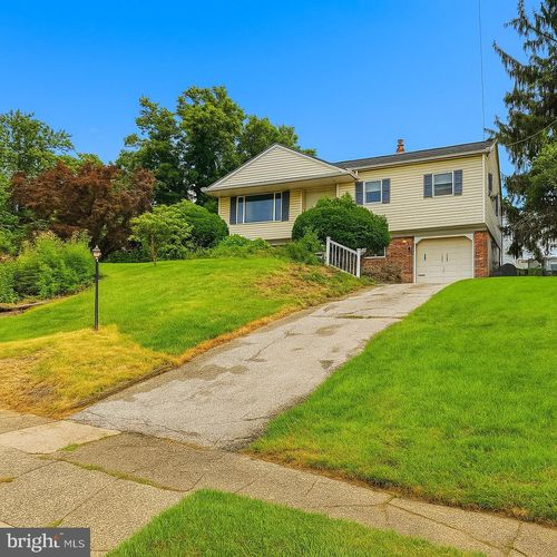 520 Deerfield Dr, NORRISTOWN, PA, 19403-1202 | Card Image