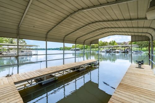 95 Short Dr, Mount Juliet, TN, 37122-2233 | Card Image