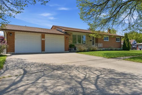 6408 Gore St, Niagara Falls, ON, L2J1X8 | Card Image