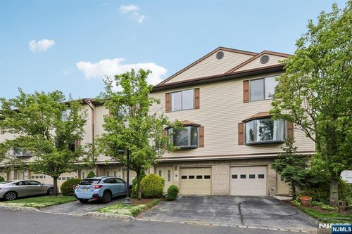 201 Watchung Ave, Bloomfield, NJ, 07003-4331 | Card Image