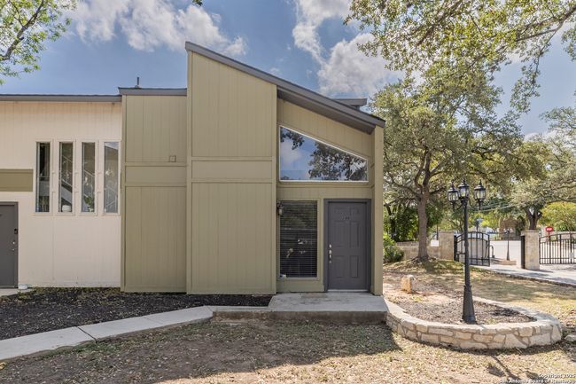 APT-101 - 100 Lorenz Rd, Townhouse with 2 bedrooms, 3 bathrooms and null parking in San Antonio TX | Image 22