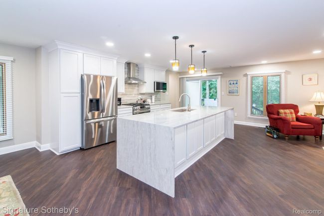 Full View of Kitchen | Image 18