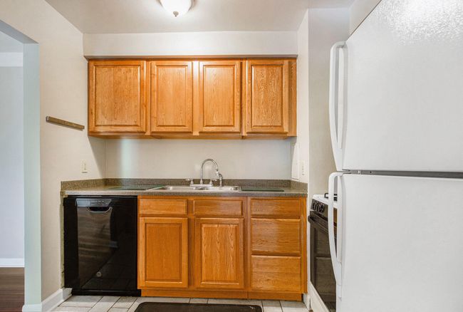 APT-101 - 1249 Island Dr, Condo with 2 bedrooms, 1 bathrooms and null parking in Ann Arbor MI | Image 8