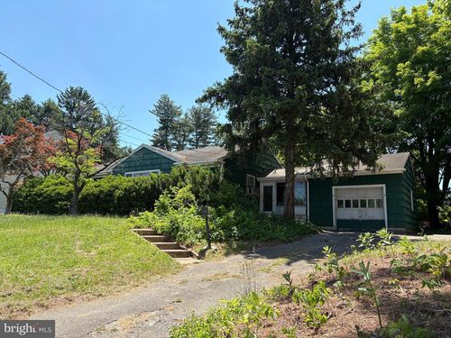 250 Orchard Ave, BURLINGTON, NJ, 08016-2530 | Card Image