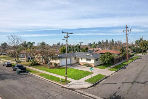 3955 N Tollhouse Road, Fresno, CA, 93726 | Card Image