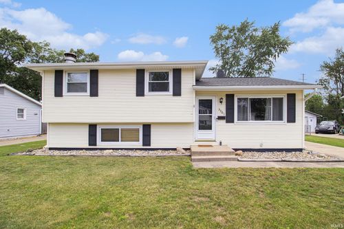 3301 Cabot Dr, South Bend, IN, 46635-2014 | Card Image
