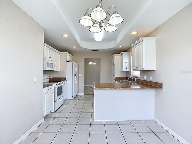 Dinette/Kitchen | Image 13