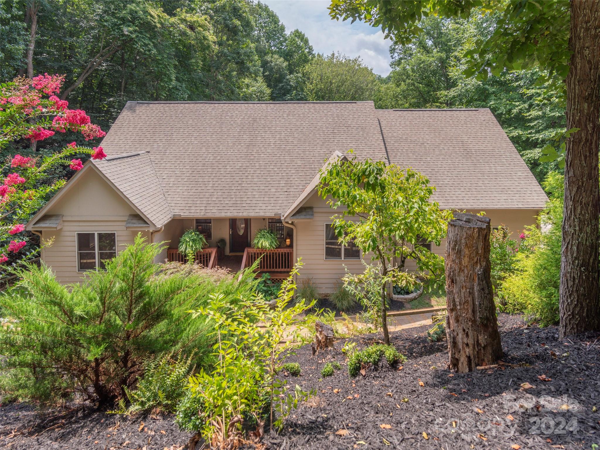 Redfield Dr, Clyde, NC 28721