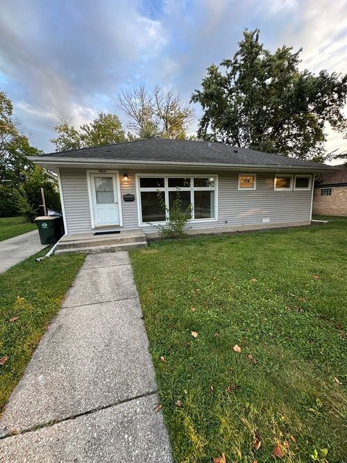 7010 Foster St, Morton Grove, IL, 60053-1212 | Card Image