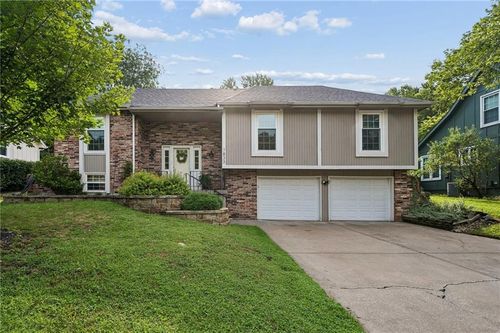7833 N Michigan Ave, Kansas City, MO, 64118-2001 | Card Image
