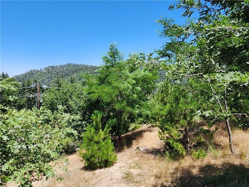 31912 Encina Way, Running Springs, CA, 92382-7447 | Card Image