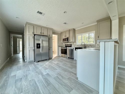 8104 Marx Dr, NORTH FORT MYERS, FL, 33917-7611 | Card Image