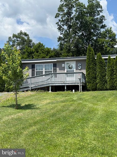 4551 Charlestown Rd, MERCERSBURG, PA, 17236-9462 | Card Image