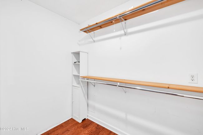 Main house, downstairs unit | Image 27