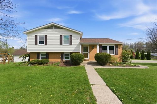 100 Tory Rd, Coraopolis, PA, 15108-2812 | Card Image