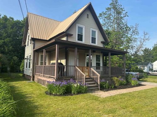 8 Main Street, Raymond, NH, 03077-2204 | Card Image