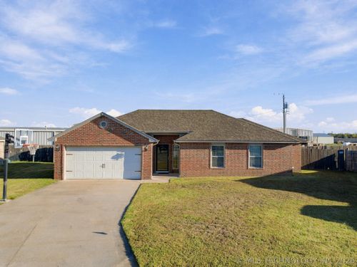 205 W Dillon Drive, Kiefer, OK, 74041 | Card Image