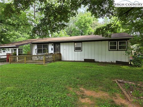 407 Highland St, Wilkesboro, NC, 28697-2824 | Card Image