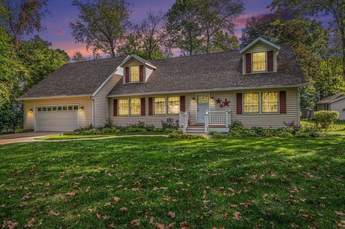 68881 3rd St, Edwardsburg, MI, 49112-9553 | Card Image