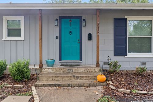 352 Larchmont Dr, San Antonio, TX, 78209-4273 | Card Image