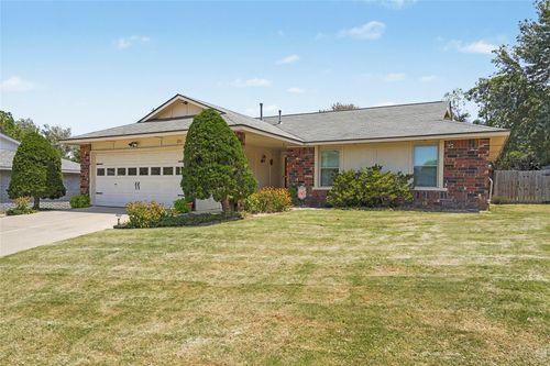 2911 S Ash Pl, Broken Arrow, OK, 74012-7811 | Card Image