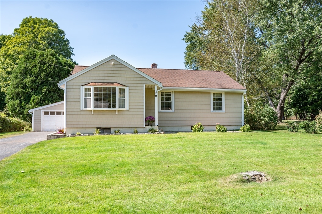Lawrence Ct, Medfield, MA 02052