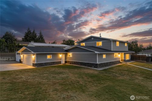 921 1st Ave Nw, Ephrata, WA, 98823-1507 | Card Image