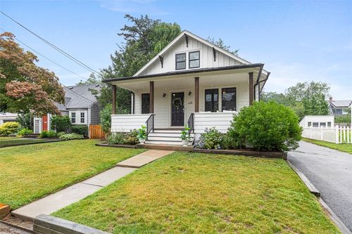 15 Berwick Pl, Rumford, RI, 02916-1911 | Card Image