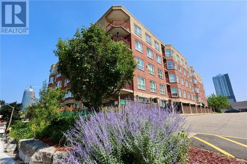 404-20 St George St, Kitchener, ON, N2G2S7 | Card Image