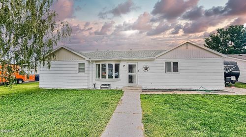 2030 6th Ave E, Williston, ND, 58801-3676 | Card Image