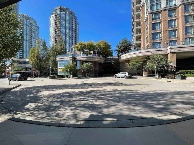 1208 - 2980 Atlantic Avenue, Condo with 1 bedrooms, 1 bathrooms and 1 parking in Coquitlam BC | Image 1