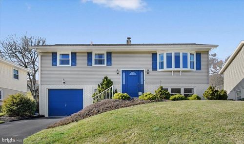 1321 Woodcrest Dr, READING, PA, 19607-2217 | Card Image