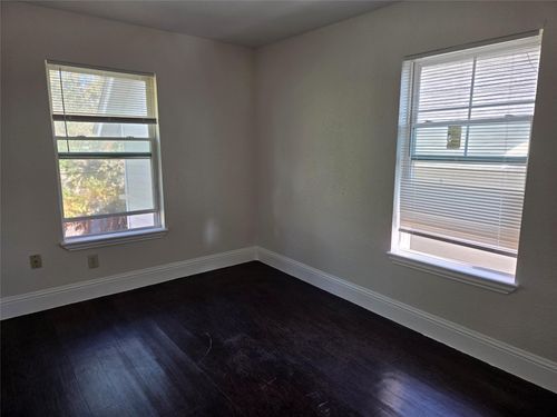 302 71 St Street, Houston, TX, 77011 | Card Image