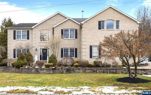 73 Big Piece Rd, Fairfield, NJ, 07004-1107 | Card Image