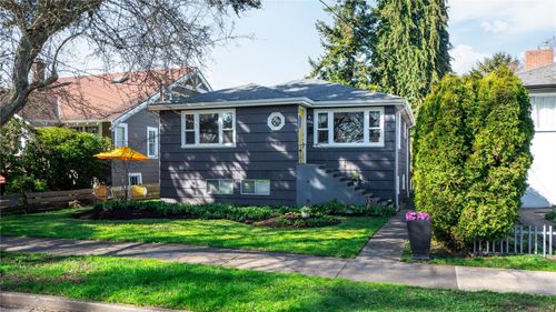 244 Linden Ave, Victoria, BC, V8V4E5 | Card Image