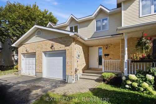 17 Kathleen Crescent, Stittsville - Munster - Richmond, ON, K2S1L5 | Card Image