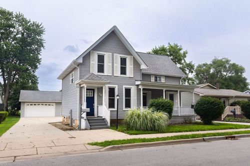 38 N Green St, Carpentersville, IL, 60110-2602 | Card Image
