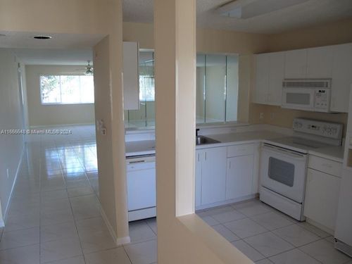 apt-g215-9511 Weldon Cir, Tamarac, FL, 33321-0924 | Card Image