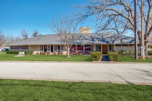 1202 S Lindsay St, Gainesville, TX, 76240-5622 | Card Image