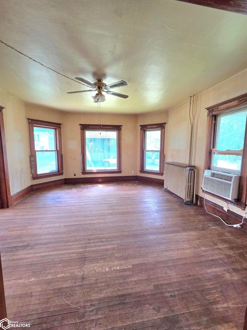 1110 16th Ave, Eldora, IA, 50627-2335 | Card Image